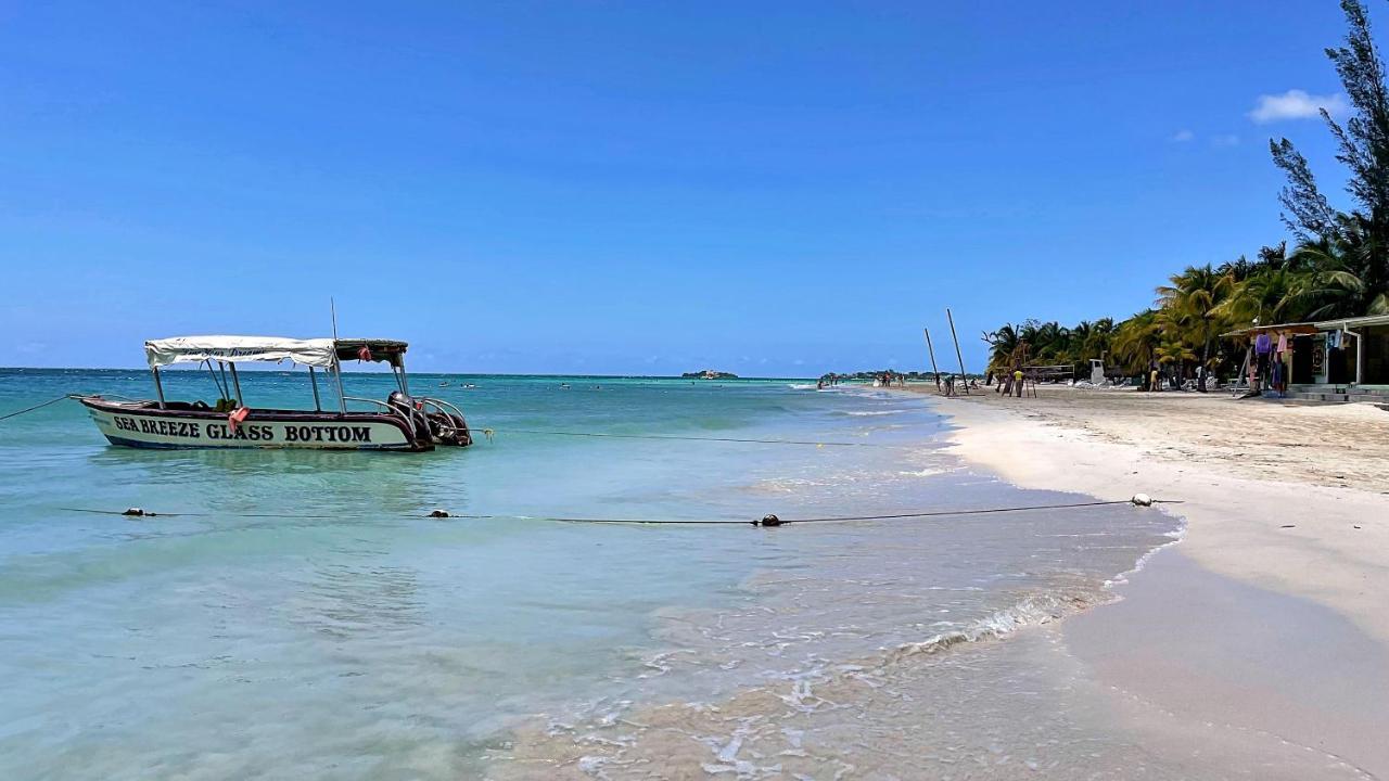 Oceanfront W/ Free Parking + High Speed Wifi Apartment *