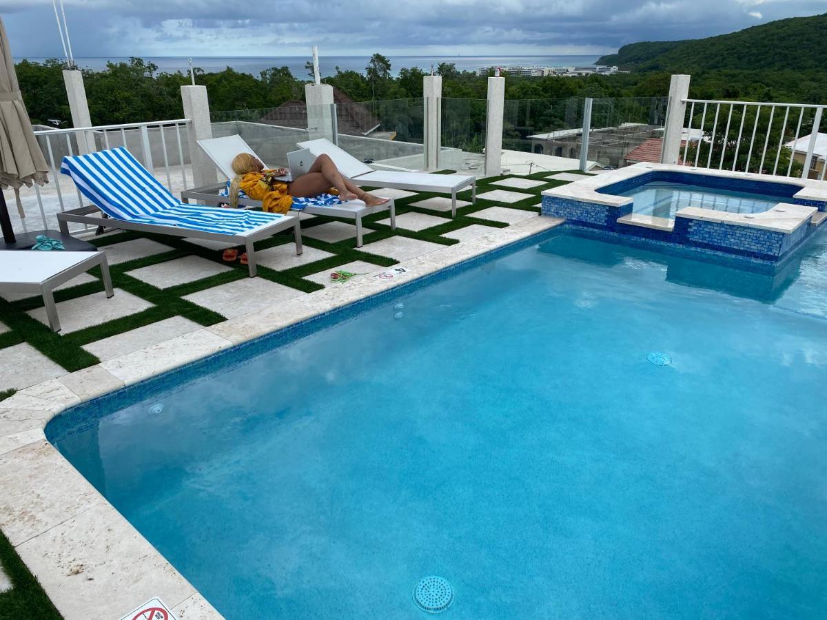 Luxury 2 Bedroom Rooftop Pool View Unit #3 *