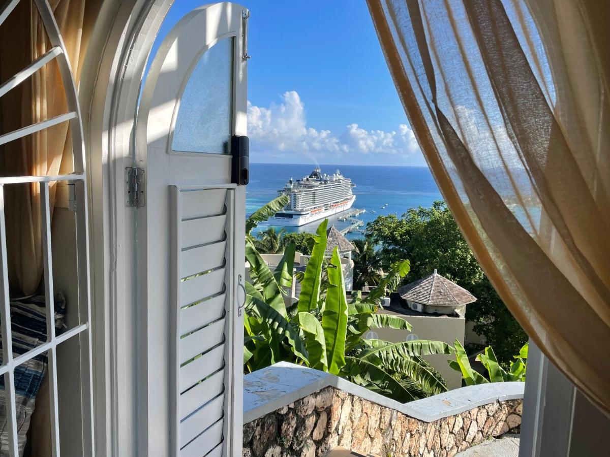 Apartment Hummingbird Retreat - Luxury Oceanview Apt, 7-minute Walk To *
