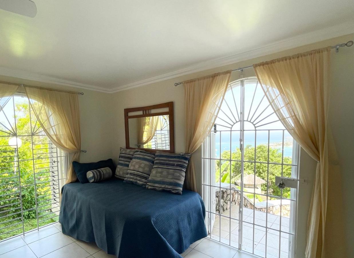 Hummingbird Retreat - Luxury Oceanview Apt, 7-minute Walk To Apartment
