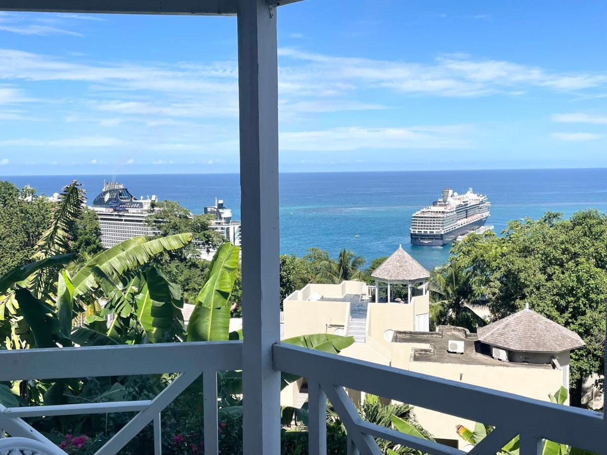 Apartment Hummingbird Retreat - Luxury Oceanview Apt, 7-minute Walk To