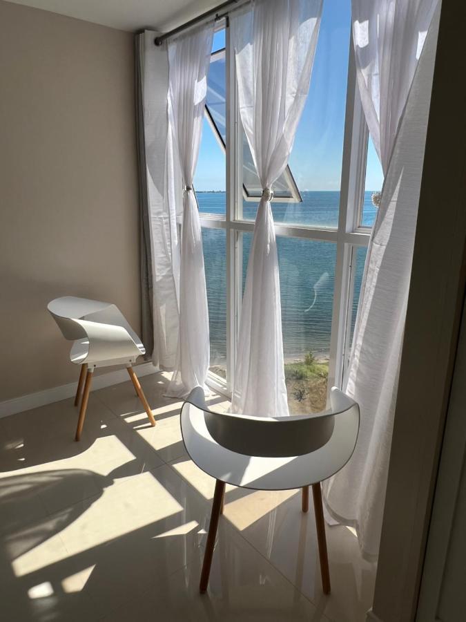 Large Luxurious Front At Bayfront Apartment *