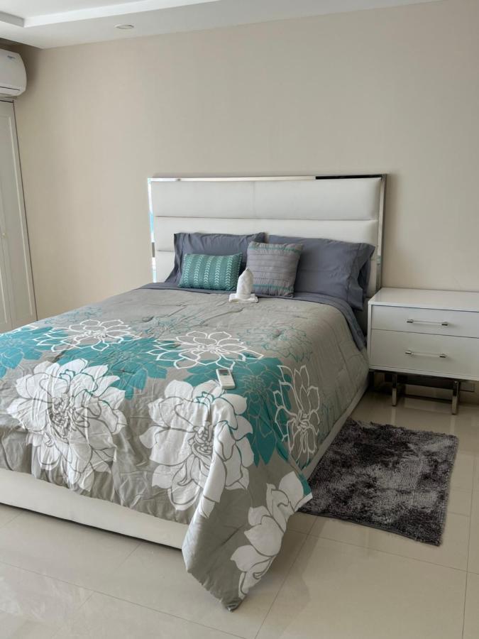 Large Luxurious Front At Bayfront Portmore