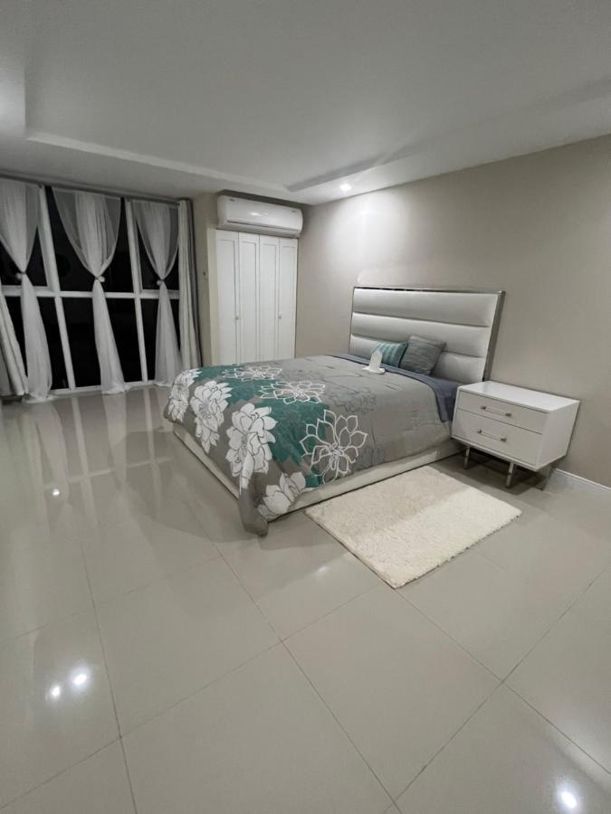 Large Luxurious Front At Bayfront *