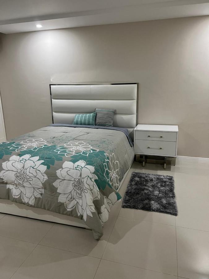Large Luxurious Front At Bayfront *