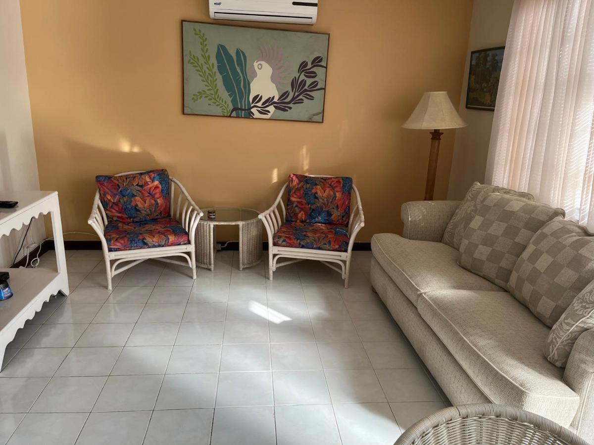 Seacastles By The Beach/pool Apartahotel
