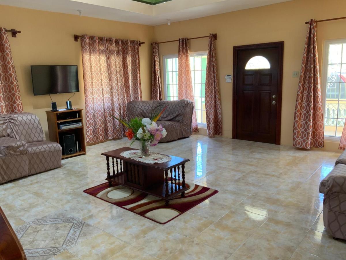 Poinciana House Holiday home *