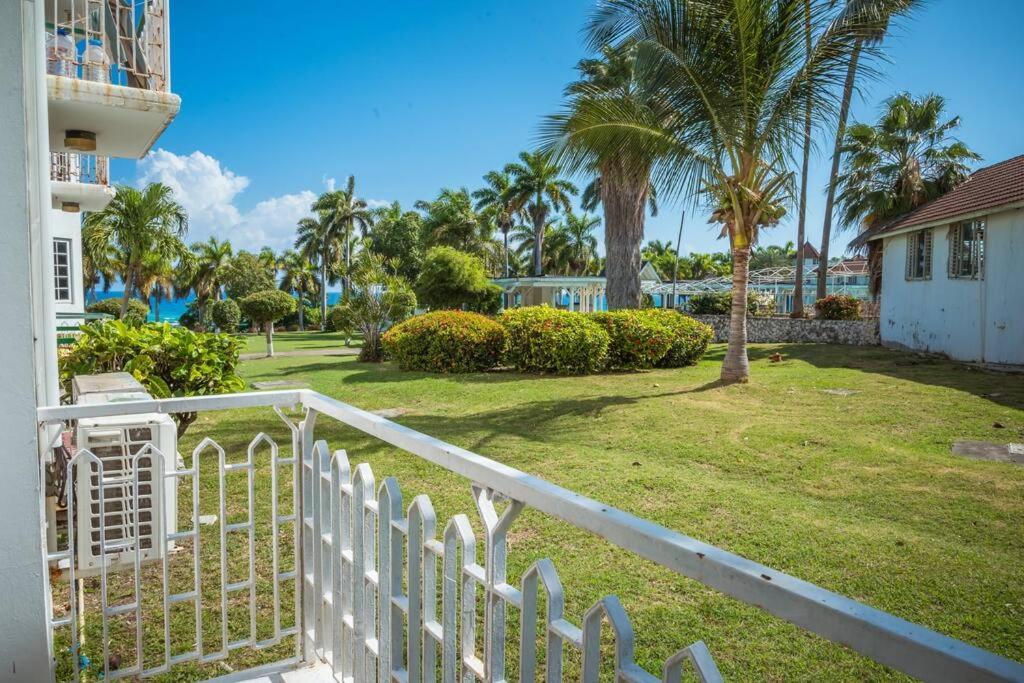 Cozy W/ocean View, Pool & Access * Montego Bay