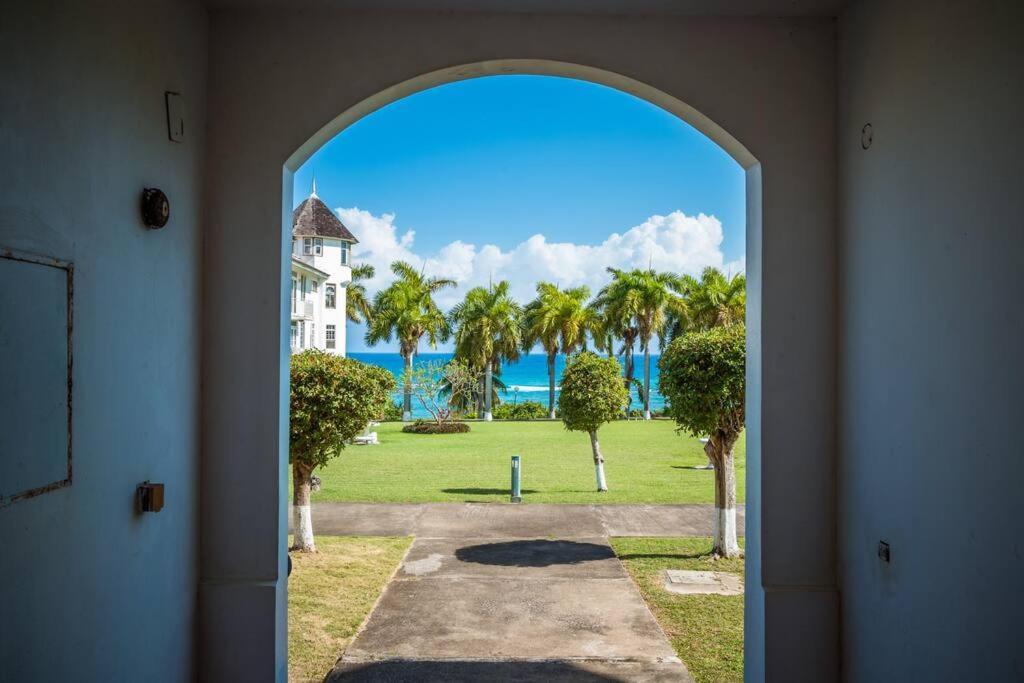 Cozy W/ocean View, Pool & Access