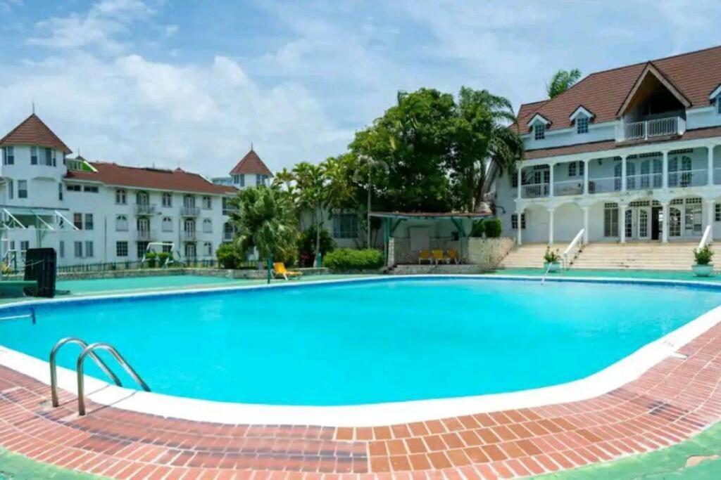 Cozy W/ocean View, Pool & Access Apartment Montego Bay