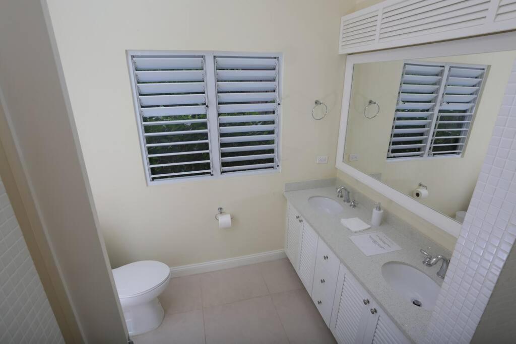 Villa - Heroes Villa, Ac, Security, Access To Pool, Playground & Private - Welcome Breakfast Basket Richmond