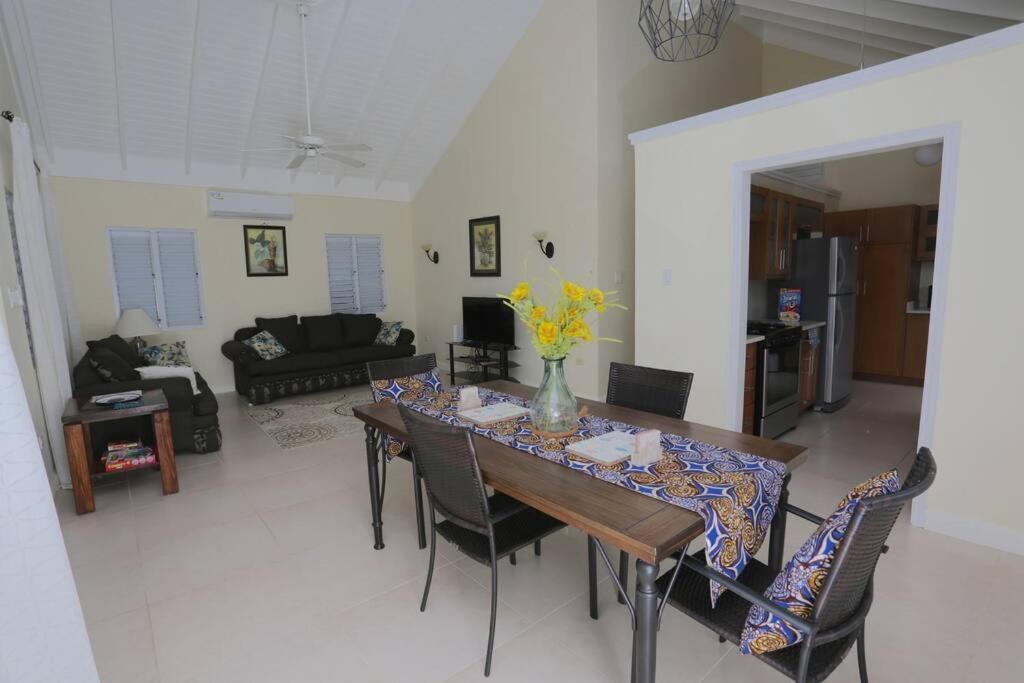 Villa - Heroes Villa, Ac, Security, Access To Pool, Playground & Private - Welcome Breakfast Basket
