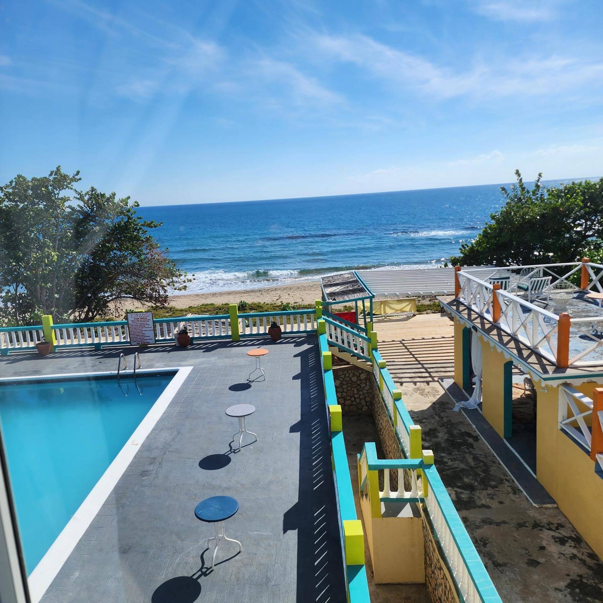 Pensión Taino Cove 3*