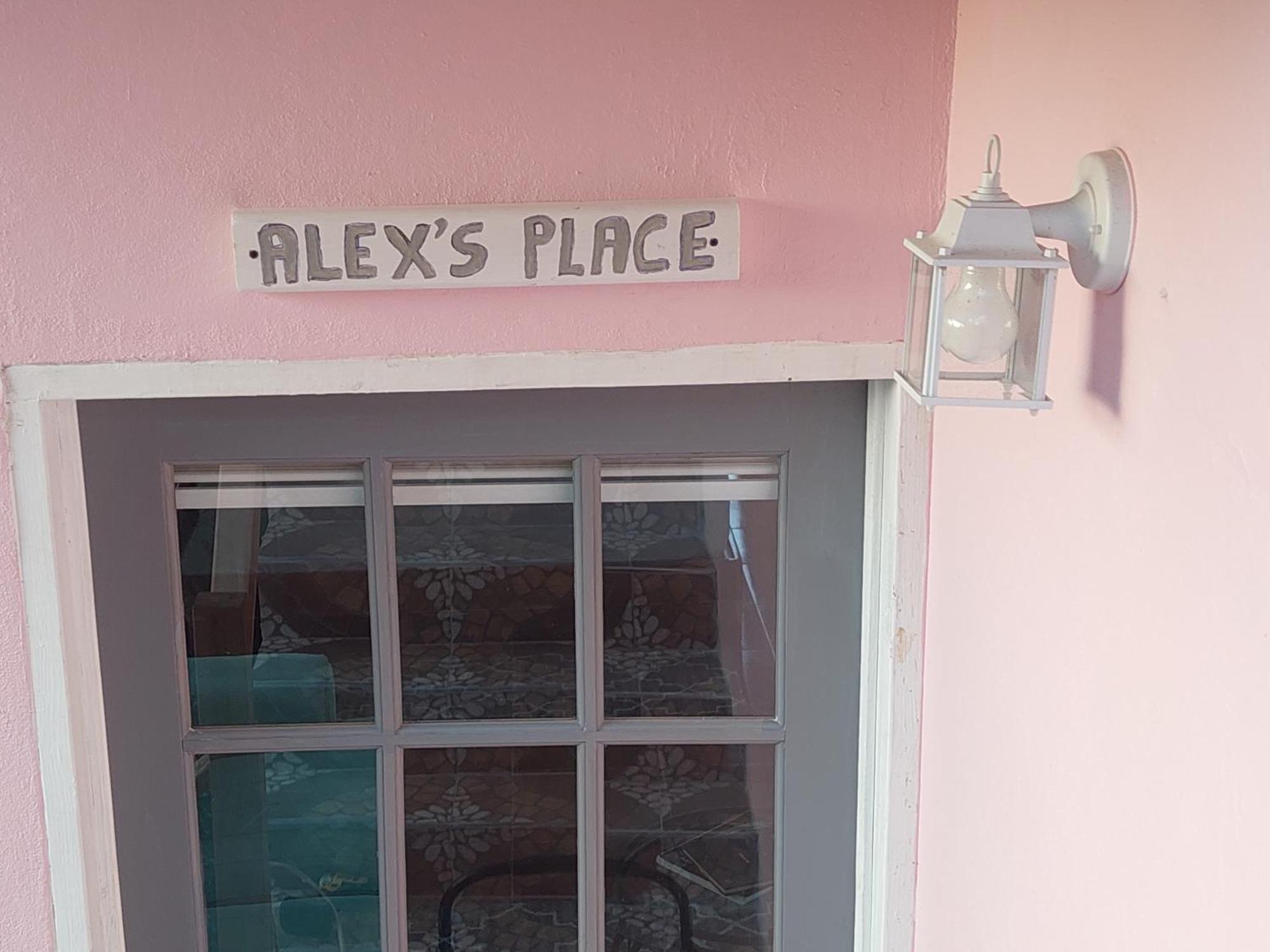 Alex's Place - Tim Pappies Apartment