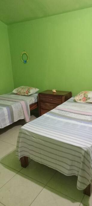Cheerful 2-bedroom In Garden Pensión