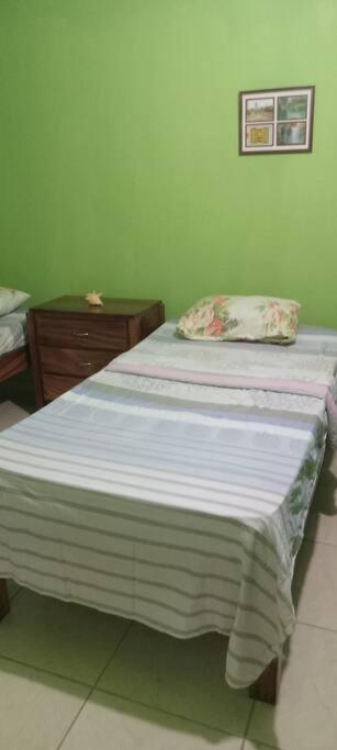 Pensión Cheerful 2-bedroom In Garden *