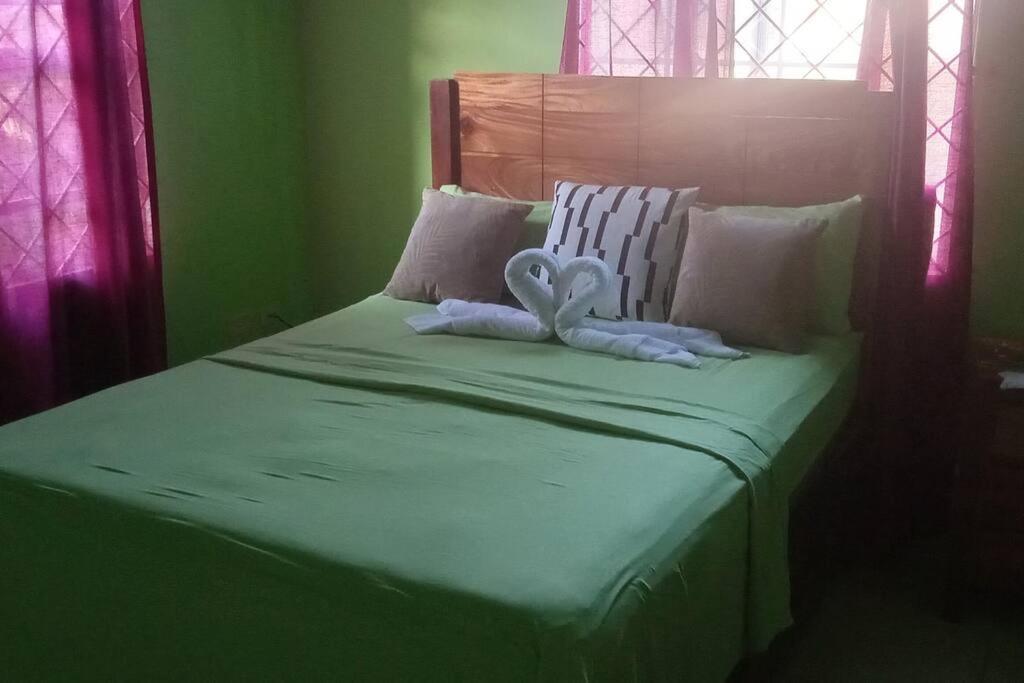 Cheerful 2-bedroom In Garden
