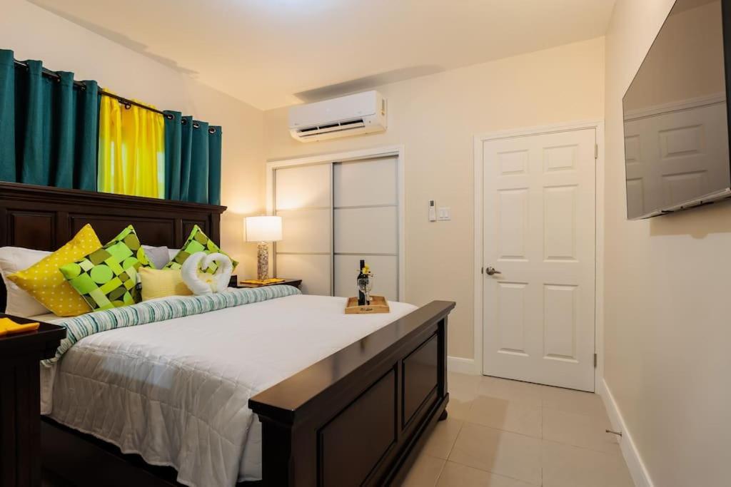 Welcome To Our Ocean View Villa! Villa Lucea