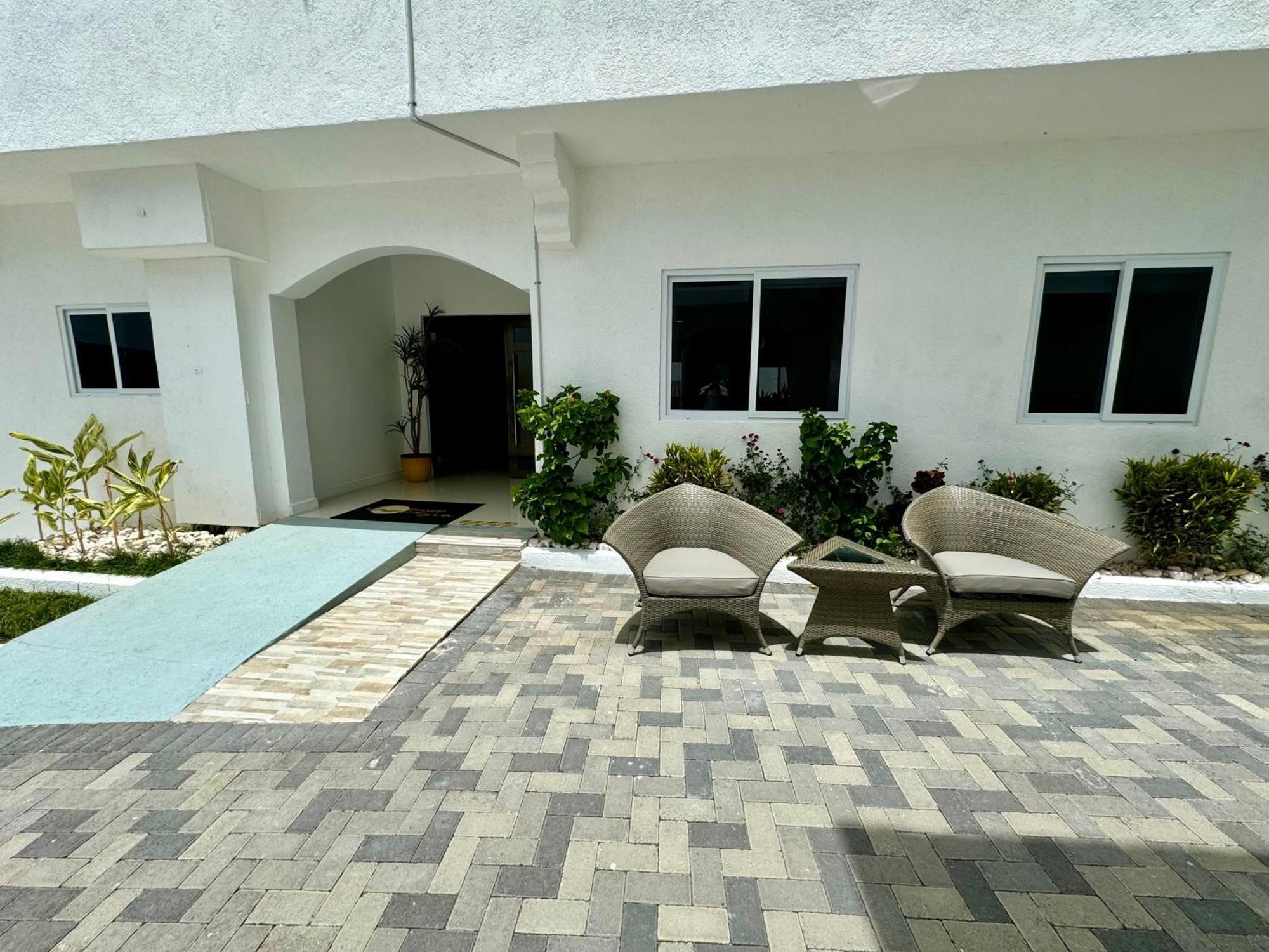 Hospitality Expert Bts 2 - Pool & Chef Montego Bay