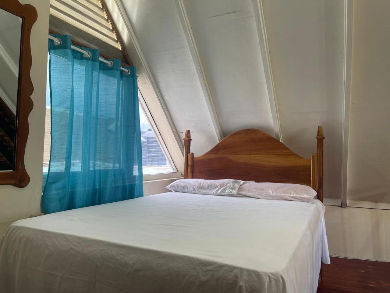 Oceanfront W/ Free Parking + High Speed Wifi Apartment