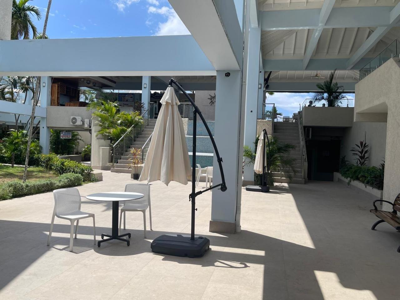 Apartment Oceanfront W/ Free Parking + High Speed Wifi