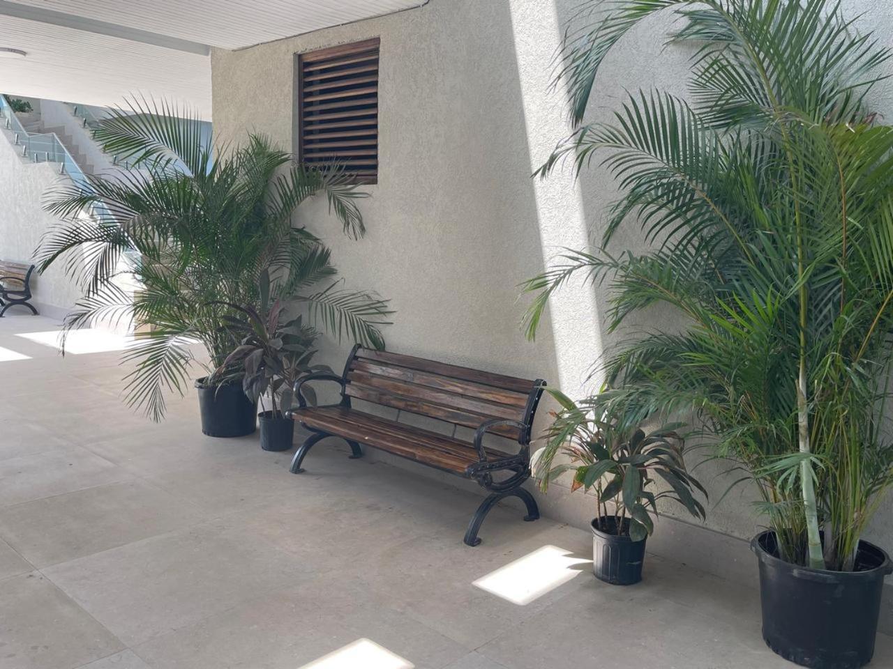 Apartment Oceanfront W/ Free Parking + High Speed Wifi *