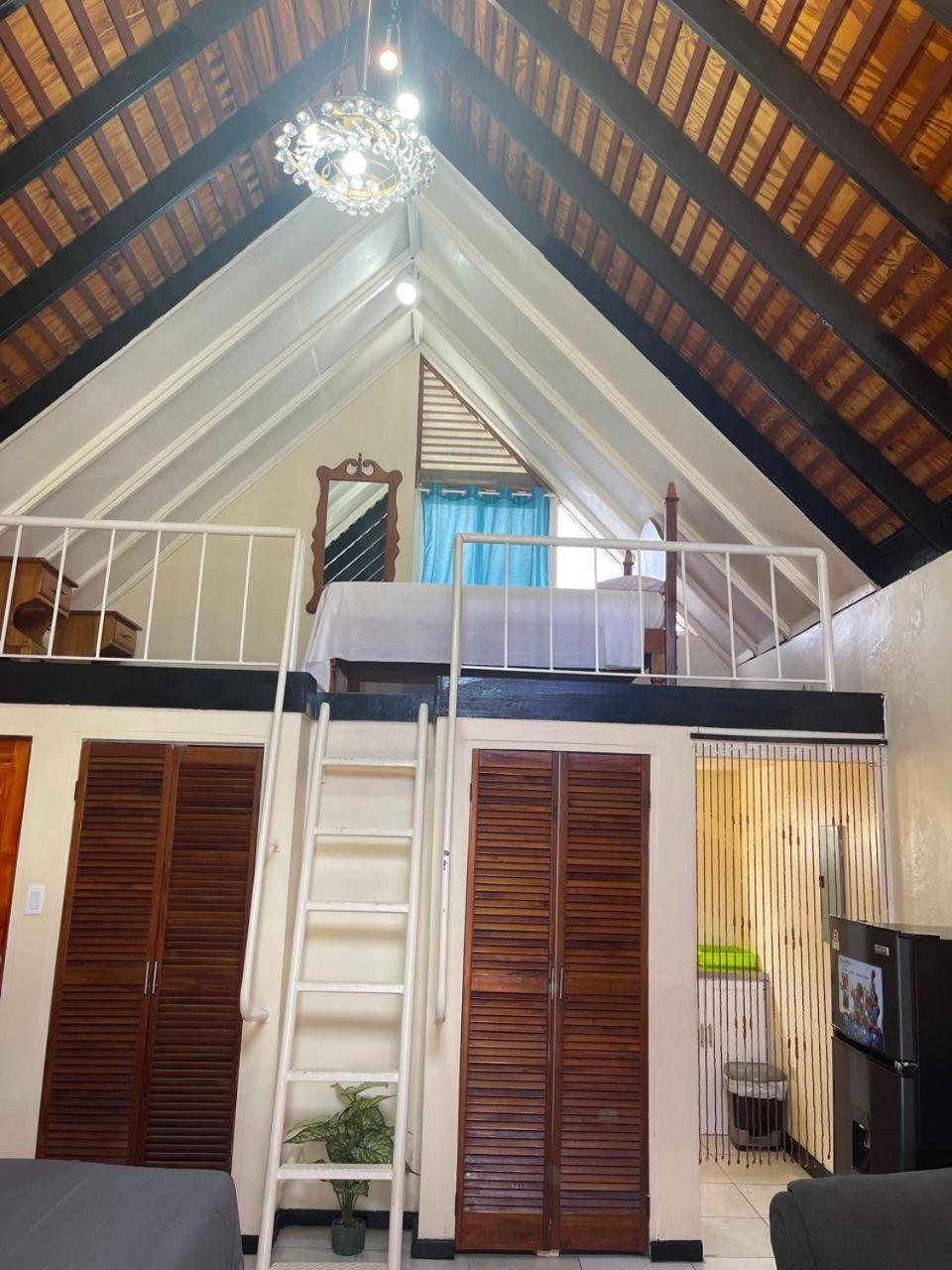 Oceanfront W/ Free Parking + High Speed Wifi * Negril