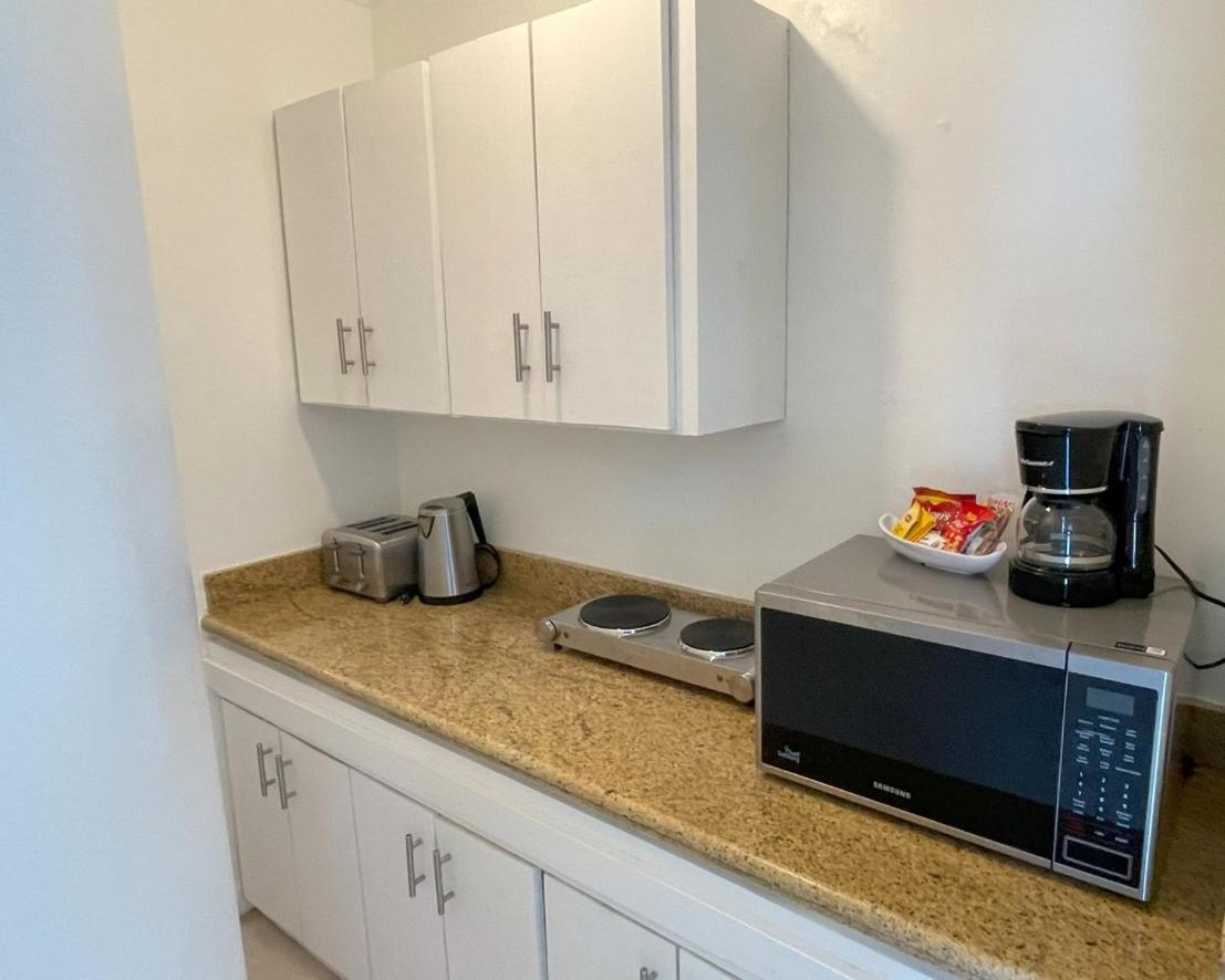 Hummingbird Retreat - Luxury Oceanview Apt, 7-minute Walk To Ocho Rios