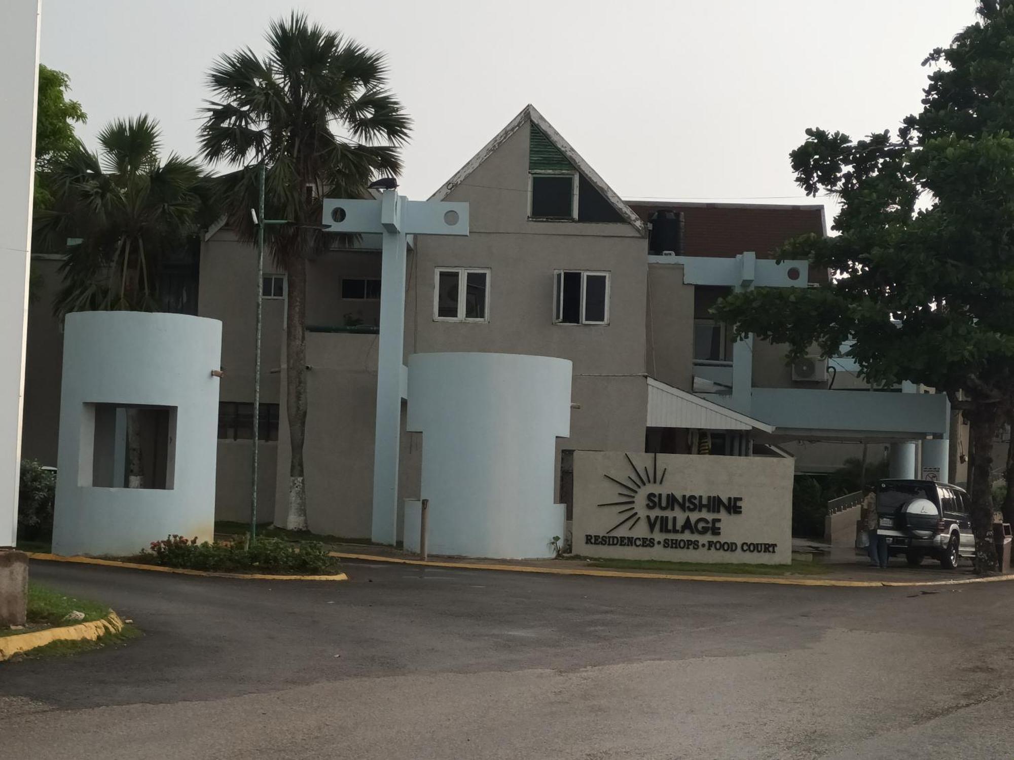 Apartment Oceanfront W/ Free Parking + High Speed Wifi *
