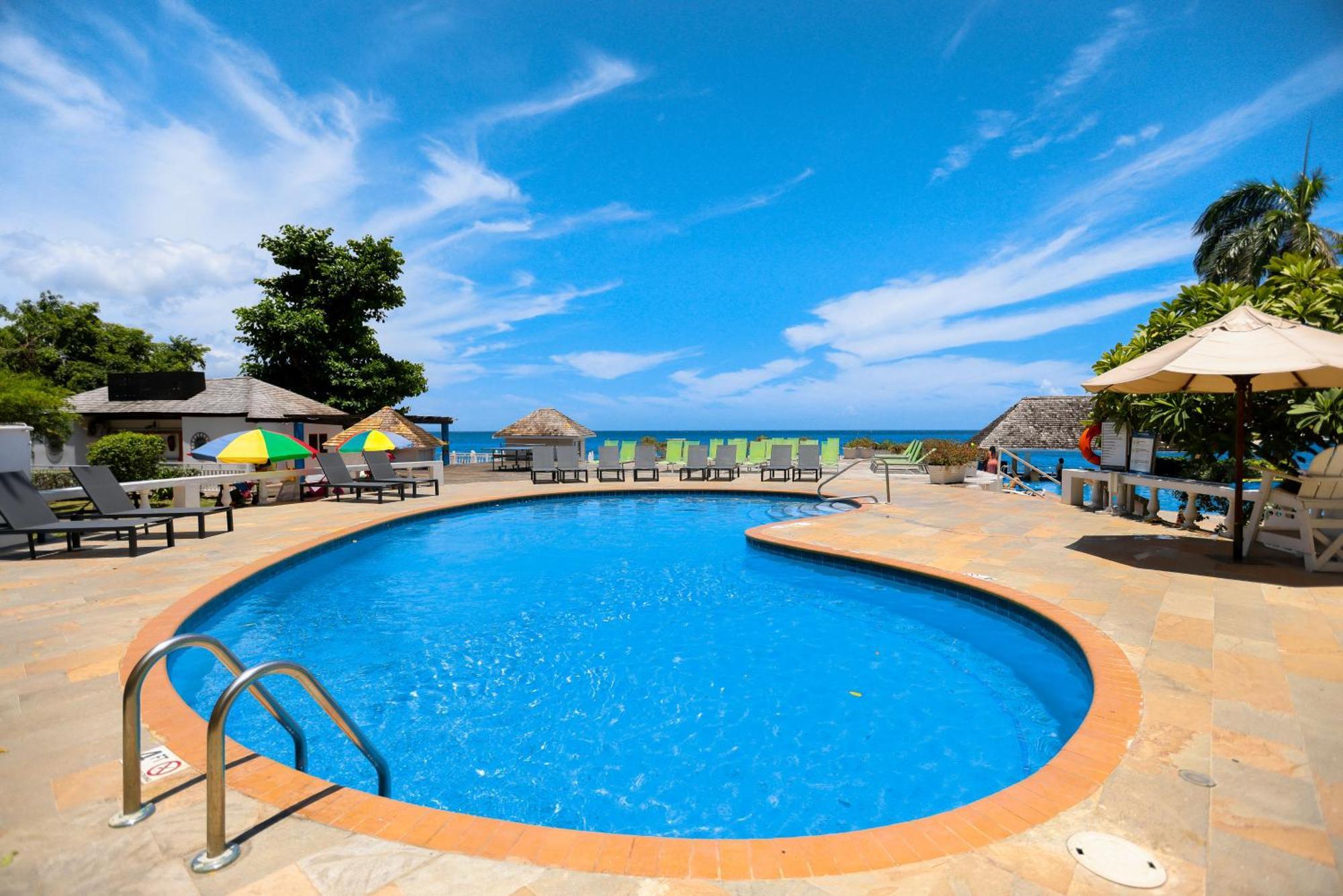 Grand Decameron Montego Beach, A Trademark Resort Montego Bay