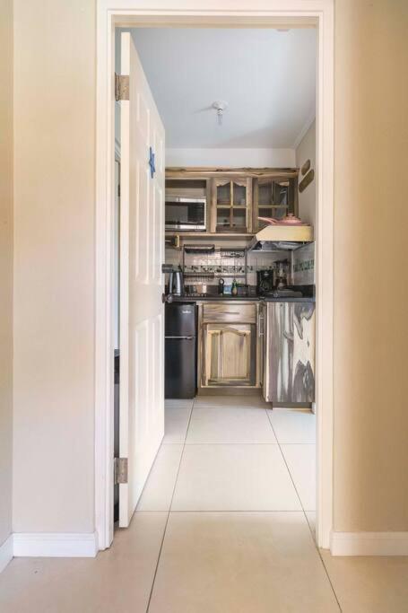 Cozy - Nightlife Restaurant Shopping Apartment Montego Bay