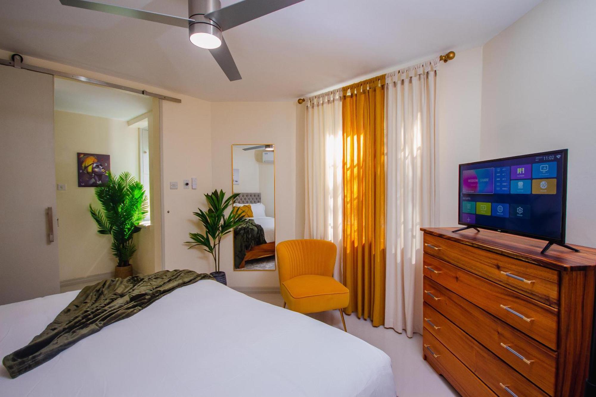 Apartment Heart Of Ocho Rios-free Acess-king Bed-pool-100mbps *