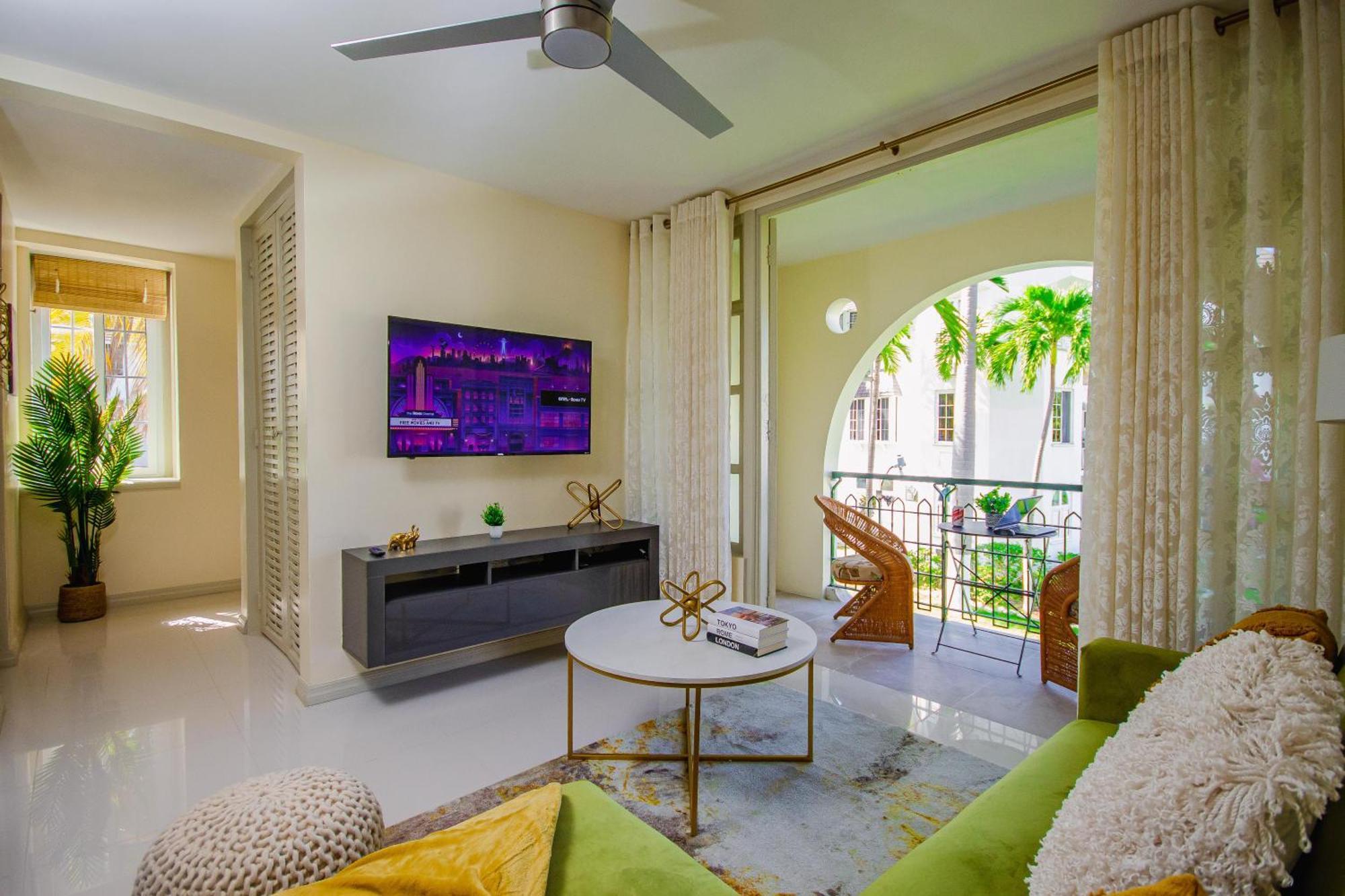 Apartment Heart Of Ocho Rios-free Acess-king Bed-pool-100mbps
