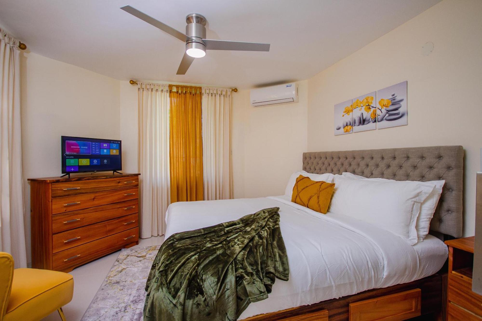 Apartment Heart Of Ocho Rios-free Acess-king Bed-pool-100mbps Ocho Rios