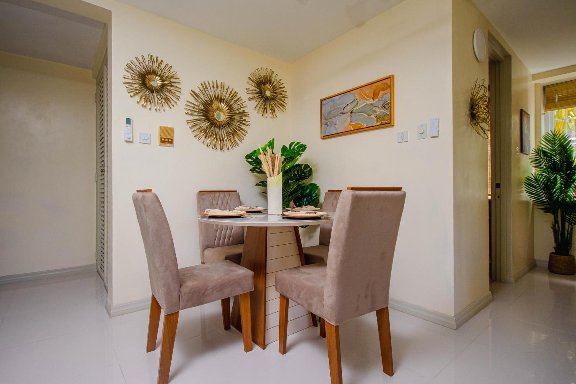 Apartment Heart Of Ocho Rios-free Acess-king Bed-pool-100mbps *