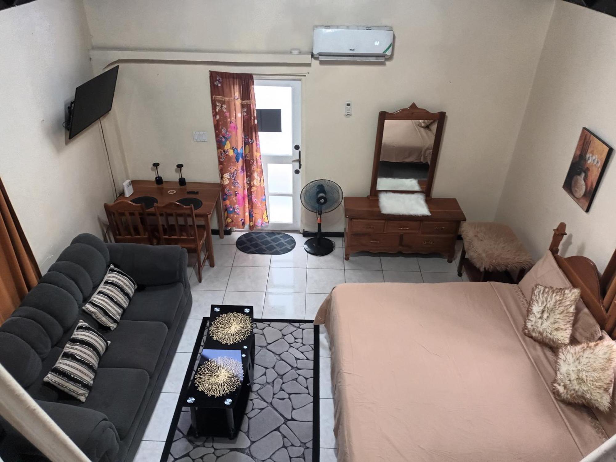 Oceanfront W/ Free Parking + High Speed Wifi Apartment