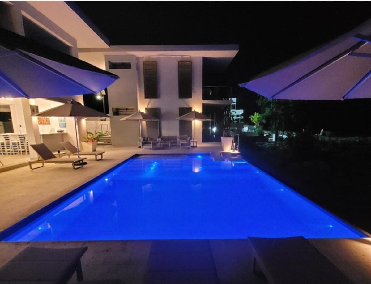 Santosha Jm - 10 Bedroom W Private *