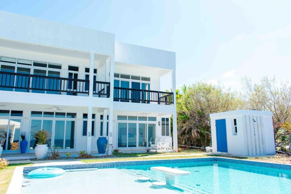 The W 5 Bedroom Oceanfront W Staff Villa *