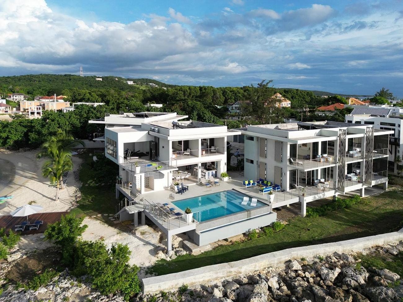 Santosha Jm - 10 Bedroom W Private Whitehouse