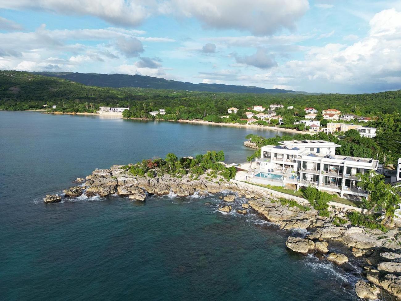 Santosha Jm - 10 Bedroom W Private * Whitehouse
