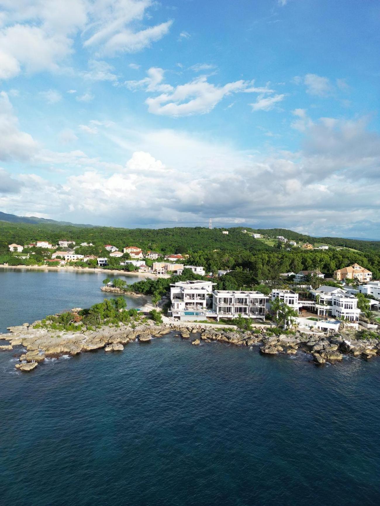 Santosha Jm - 10 Bedroom W Private Villa *