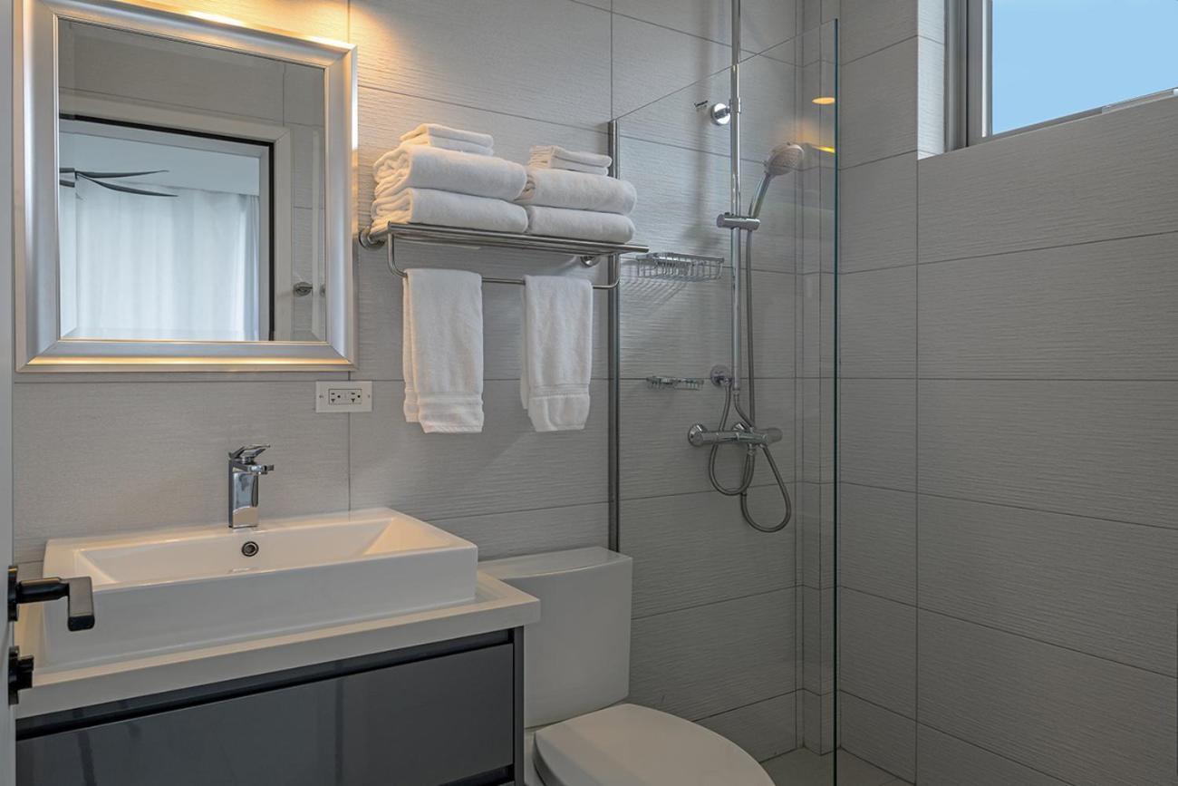 Santosha Jm - 10 Bedroom W Private Villa Whitehouse