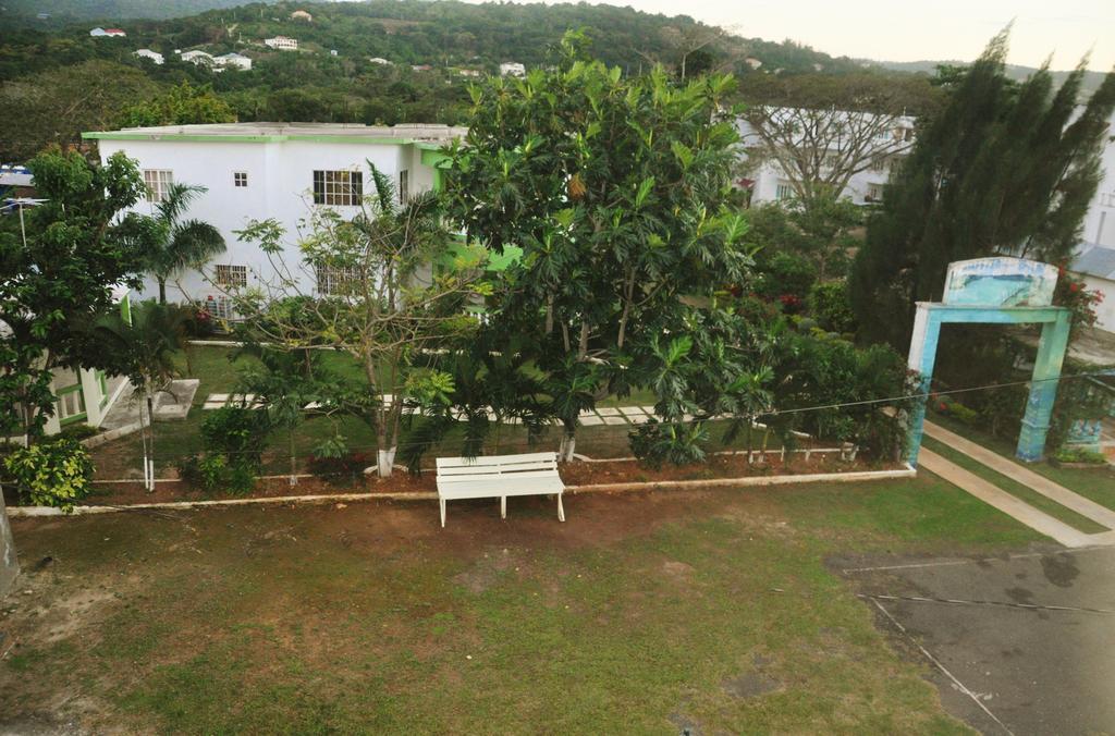 Mom's Village Bed and breakfast Runaway Bay
