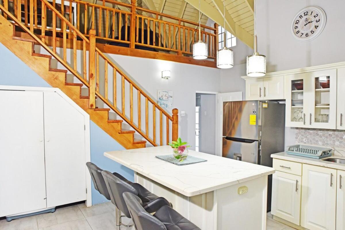 Penthouse With Loft At Seacastles, And Pool 207