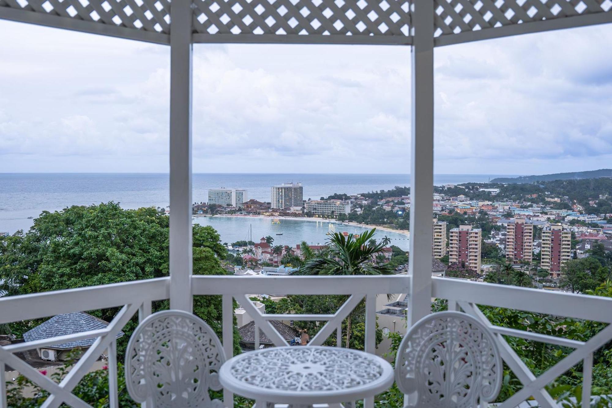 Apartment Hummingbird Retreat - Luxury Oceanview Apt, 7-minute Walk To Ocho Rios