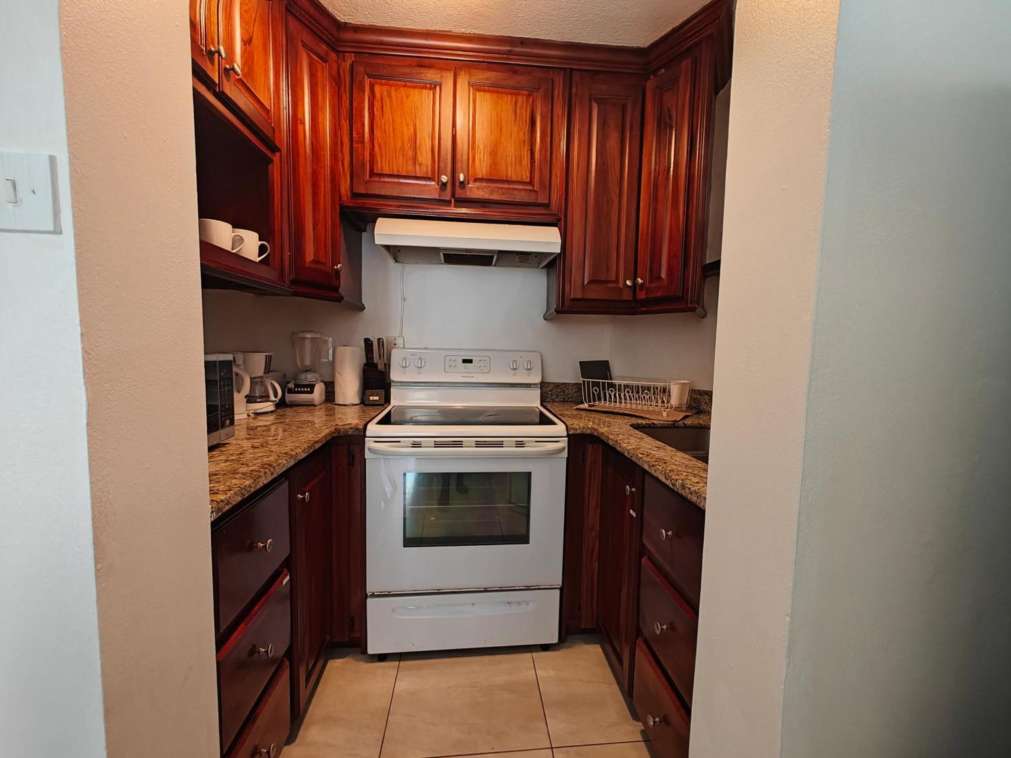 Apartment Cozy W/ocean View, Pool & Access *