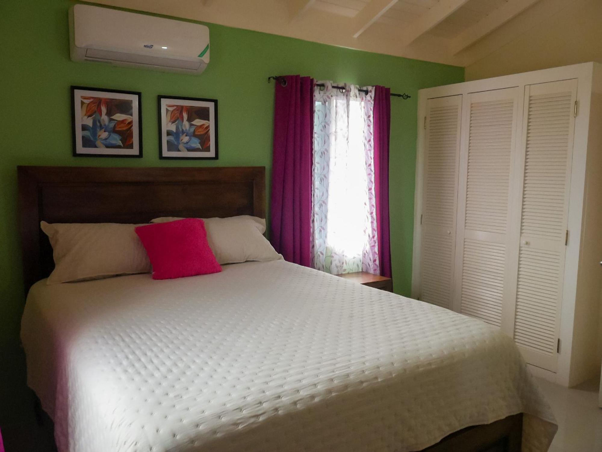 2 Bdr House Near Martha Brae River Rafting Bed & Breakfast