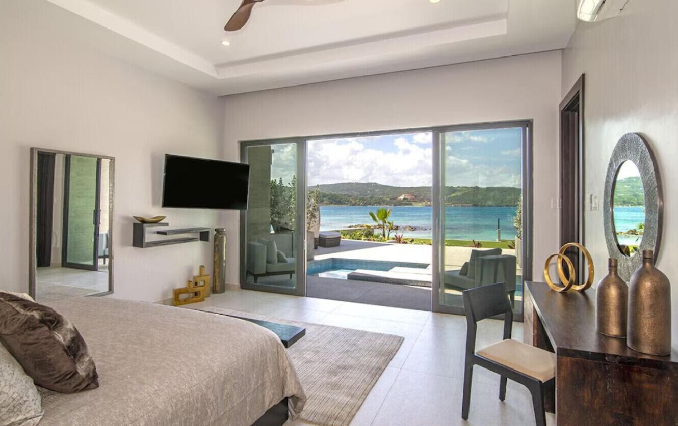 Happy Hour Luxury Beachfront Retreat Villa Ocho Rios