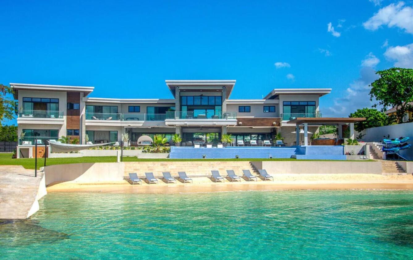 Happy Hour Luxury Beachfront Retreat * Ocho Rios