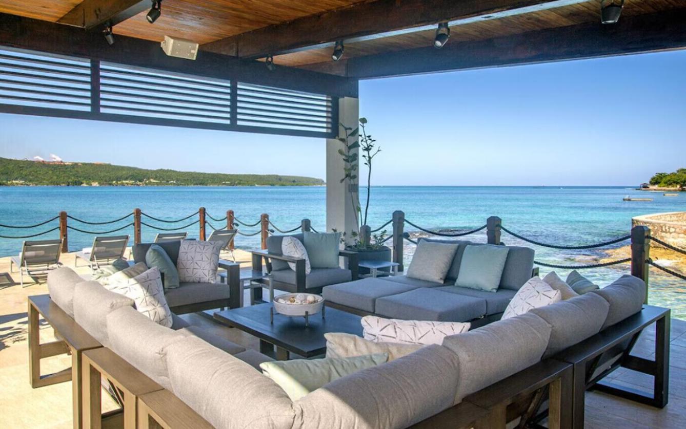 Happy Hour Luxury Beachfront Retreat Villa Ocho Rios